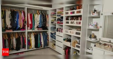 तरुण व्यावसायिक उत्सव होम मेकओव्हरसाठी डिक्लटरिंग सेवा घेतात