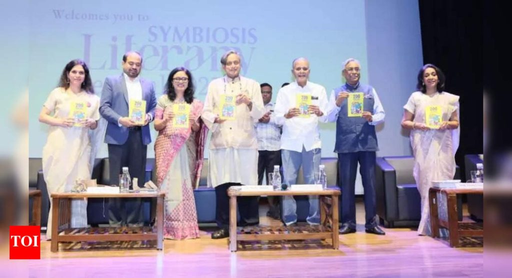 थारूर म्हणतात, उदार कला आपल्याला अतिरेकीपणापासून वाचवू शकतात