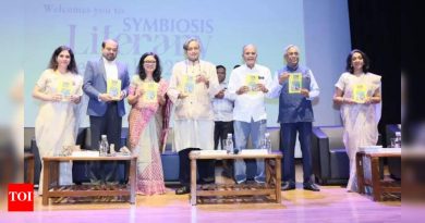 थारूर म्हणतात, उदार कला आपल्याला अतिरेकीपणापासून वाचवू शकतात