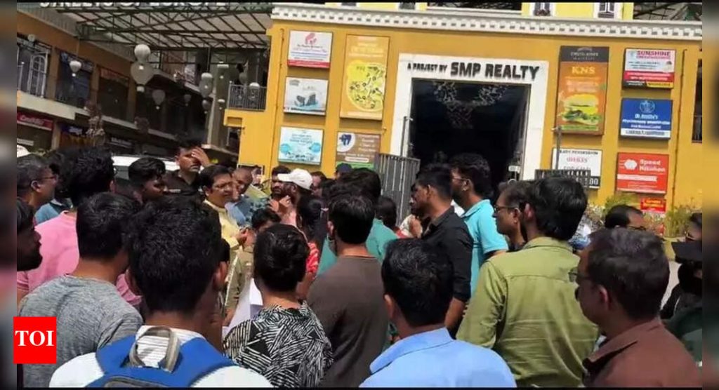 कुटुंबातील प्राणघातक हिन्जेवाडी अपघातानंतर न्याय आणि सुरक्षित रस्त्यांची मागणी आहे | पुणे न्यूज