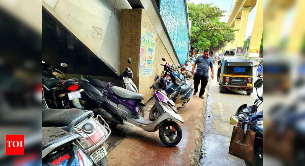 पार्किंगची जागा पुरेशी नाही, पुणे मेट्रो वापरकर्ते म्हणा