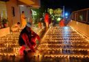 लक्ष्मीपूजनासाठी पुणे उजळून निघते, घरे आणि मंदिरे भक्तीने उजळून निघतात