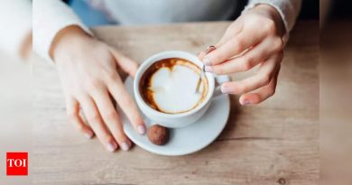 एकासाठी टेबल, कृपया! रेस्टॉरंट्स सोलो डिनरसाठी उघडतात