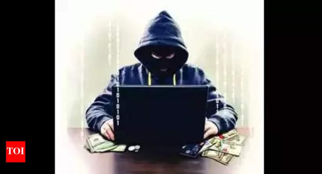 2 ज्येष्ठ नागरिक, तंत्रज्ञ स्वतंत्र ऑनलाइन शेअर-ट्रेडिंग फसवणुकीमध्ये रु.85L गमावले