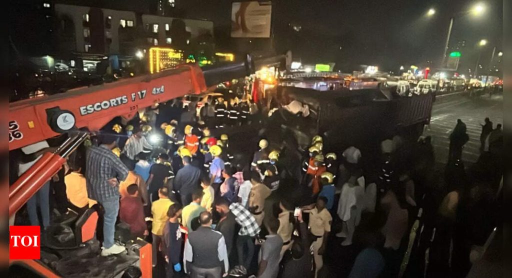 पुण्याच्या जिल्हाधिकाऱ्यांनी IIT दिल्लीच्या टीमला नवले ब्रिजचा वैज्ञानिक आढावा घेण्यासाठी पाचारण केले