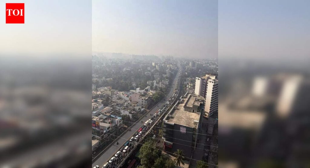 अर्थमूव्हर ब्रेकडाऊनमुळे सिंहगड रोडवर मोठी वाहतूक कोंडी होते