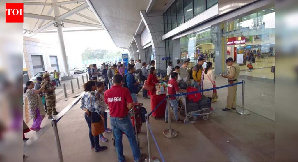 पुणे विमानतळ प्रवाशांची गर्दी, उड्डाण विलंब व्यवस्थापित करण्यासाठी हिवाळी हंगामातील SOPs सक्रिय करते
