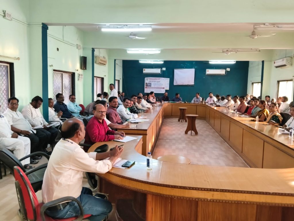 नगर परिषद पाथरी सार्वत्रिक निवडणुकीसाठी नियुक्त अधिकारी-कर्मचाऱ्यांची बैठक संपन्न