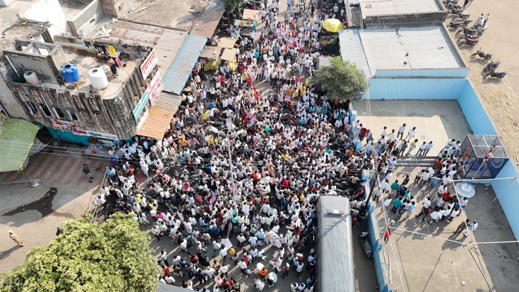 पाथरी नगर परिषद निवडणूक :    अंतिम दिवशी तिन्ही पक्षांचे जोरदार शक्ती प्रदर्शन;