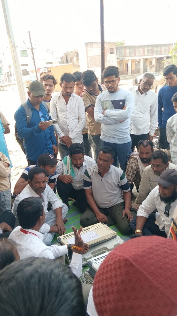 पाथरी येथे मतदान जनजागृतीला प्रतिसाद..