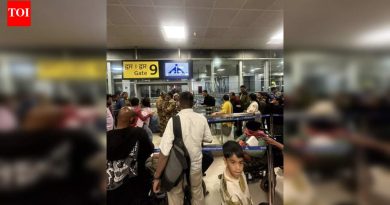 6 तासांचा विलंब, माहितीच्या अभावामुळे बेंगळुरूला जाणाऱ्या इंडिगो फ्लाइटचे 100 हून अधिक प्रवासी निराश