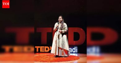 बस्ती ते TEDx: लोहेगाव किशोर तिची कविता मंचावर घेऊन जाते