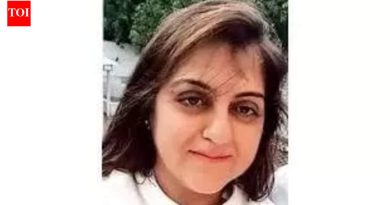 मुंढवा जमीन व्यवहार प्रकरणी पुणे न्यायालयाने पीओए धारक शीतल तेजवानी हिच्या पोलीस कोठडीत १५ डिसेंबरपर्यंत वाढ केली आहे.