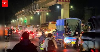 व्हीआयपी मुव्हमेंट, रस्त्यांचे काम आणि पुस्तक जत्रेचा उन्माद यामुळे प्रमुख रस्त्यांवरील वाहतूक ठप्प; प्रवाशांचा धुमाकूळ