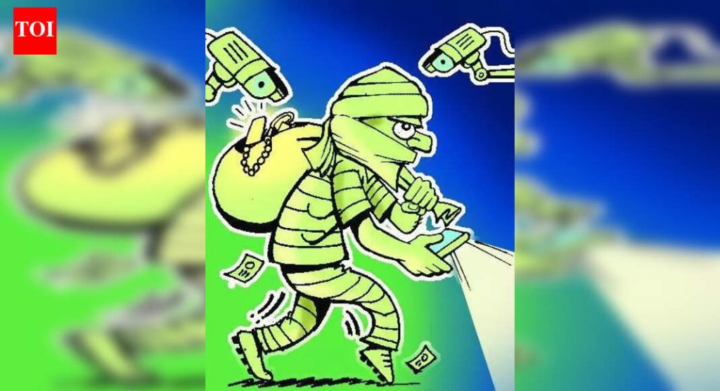 खानापूर दुकानातून एक कोटी रुपयांचे दागिने लुटणाऱ्या दोघांना अटक