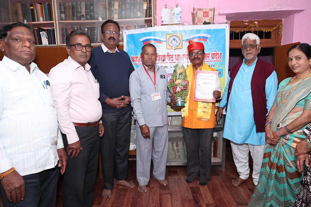 काशी हिंदी विद्यापीठाकडून सुनील तळेकर यांचा गौरव; पाथरीचा अभिमान उंचावला