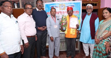 काशी हिंदी विद्यापीठाकडून सुनील तळेकर यांचा गौरव; पाथरीचा अभिमान उंचावला