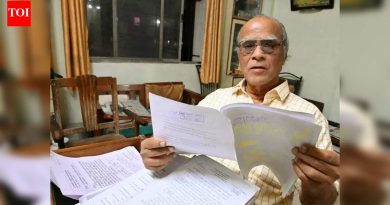 77 वर्षीय माजी पीडब्ल्यूडी कर्मचारी पीएमपीएमएल अपघातग्रस्तांना नुकसानभरपाईच्या अधिकाराबद्दल सांगतात