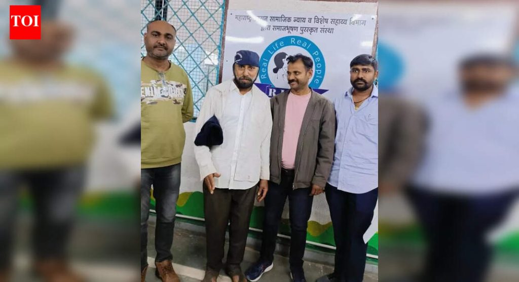 मोहम्मद हुसैन यांनी 700 हून अधिक बेपत्ता किंवा बेबंद कुटुंबांना एकत्र करण्यात मदत केली आहे