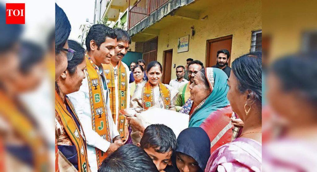 वडगाव शेरीत भाजप आणि राष्ट्रवादी काँग्रेसच्या जोरदार रॅलीत रस्त्यावर उतरल्याचं पाहायला मिळतंय.