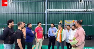 फिरता फिरता प्रोटीन बार, सॅलड्स, हेल्थ ड्रिंक्स पुण्यातील उमेदवारांना उत्साही ठेवतात