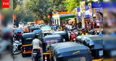 शेवटच्या दिवशी रॅलीमुळे वाहतूक थांबते, वाहने रेंगाळतात