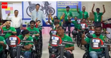 बदलाची चाके: मोटार चालवलेल्या गतिशीलतेद्वारे सन्मानाने आणि स्वातंत्र्याने जगण्याचे स्वातंत्र्य