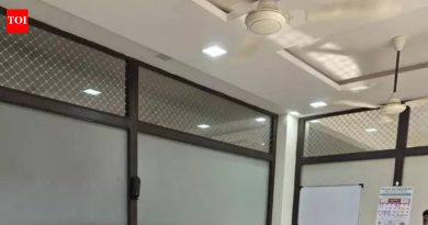 नवीन मीटरच्या विरोधावर मात करण्यासाठी महावितरणचे अधिकारी सोसायटी गटांना भेटतात