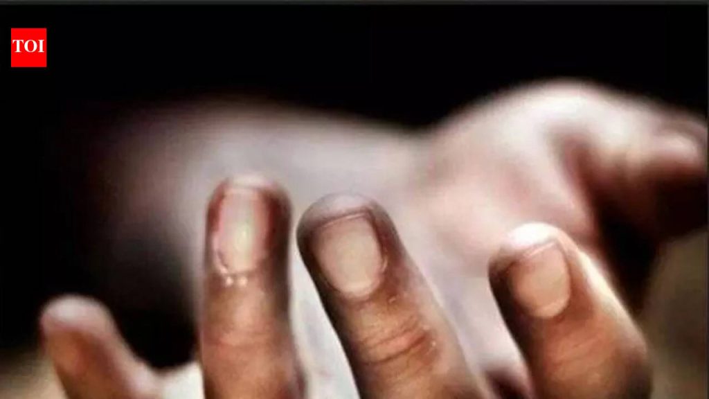 मुळशी तालुक्यात माती वाहून नेणारा ट्रक घरावर पडल्याने 50 वर्षीय महिलेचा मृत्यू झाला