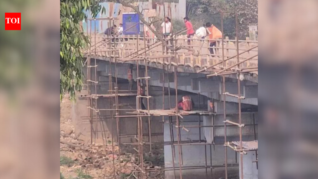 इंद्रायणी नदीवरील चावी पुलाची संथगतीने झालेली दुरुस्ती पुणेकरांनी अधोरेखित केली