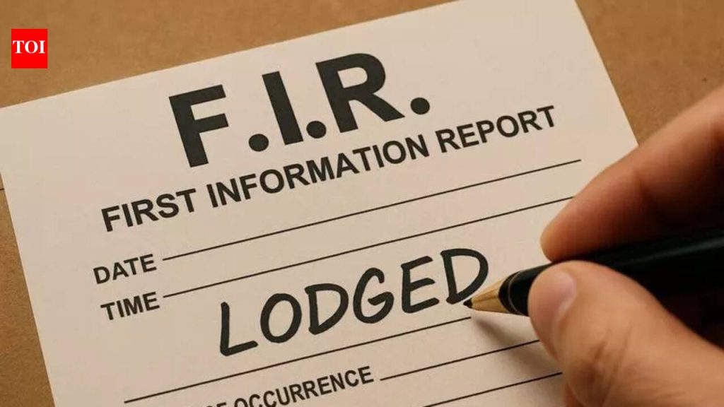 22 जणांवर 4.2 कोटींची फसवणूक केल्याप्रकरणी कुटुंबातील चार जणांवर गुन्हा दाखल