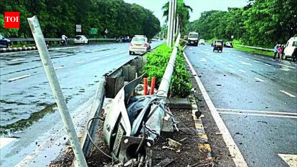 अपघातात एकाचा मृत्यू, मुलगा आणि पत्नी जखमी