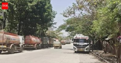 ऑपरेटर्सच्या संपामुळे पीएमसीचा टँकरद्वारे पिण्याच्या पाण्याचा पुरवठा विस्कळीत झाला आहे ऑपरेटर्सच्या संपामुळे पीएमसीचा टँकरद्वारे पिण्याच्या पाण्याचा पुरवठा विस्कळीत झाला आहे