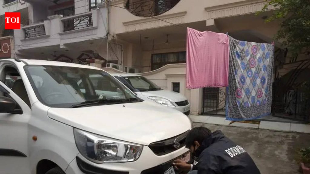 EMI चुकवण्यासाठी बनावट नंबर प्लेट वापरल्याबद्दल एसयूव्ही मालकावर गुन्हा दाखल करण्यात आला