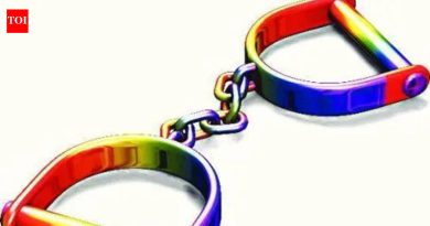 पोलिसांनी 37 लिटर किमतीचा 74 किलो गांजा जप्त केला