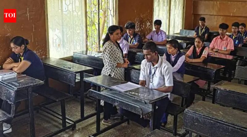 विनाअनुदानित महाविद्यालये खाजगी विद्यापीठांमध्ये रूपांतरित करण्यासाठी धोरण तयार करण्यासाठी तज्ञांची समिती