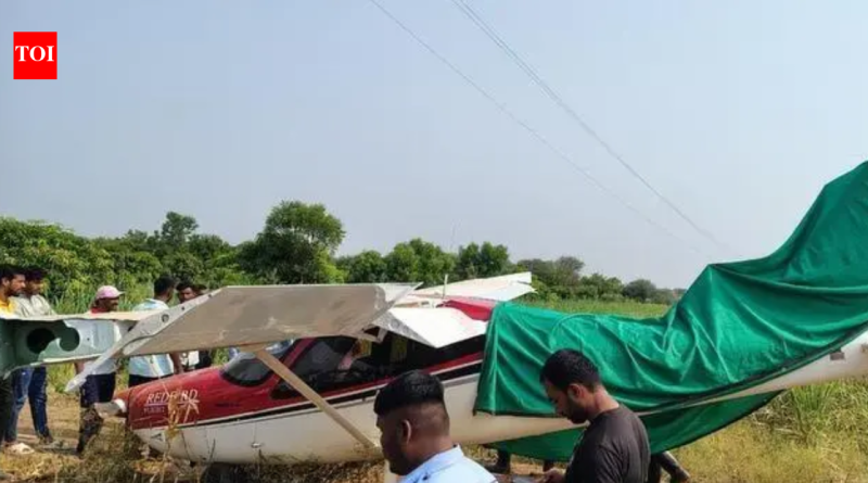 अजित पवार यांचे विमान बारामतीच्या हवाई पट्टीजवळ प्रशिक्षण विमान क्रॅश-लँड झाले अजित पवार यांचे विमान बारामतीच्या हवाई पट्टीजवळ प्रशिक्षण विमान क्रॅश-लँड झाले