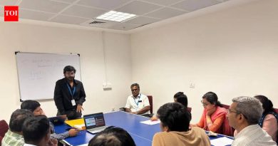 इबोलाच्या भीतीने पुणे विमानतळावर येणाऱ्या प्रवाशांचे स्क्रीनिंग सुरू होते