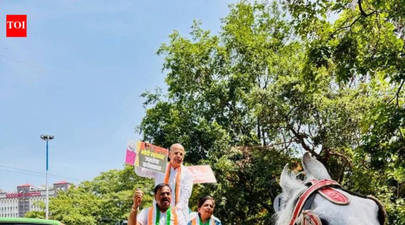 विरोधी आणि शेतकरी संघटनांनी इंधन दरवाढ, घटत्या उत्पन्नाचा निषेध केला विरोधी आणि शेतकरी संघटनांनी इंधन दरवाढ, घटत्या उत्पन्नाचा निषेध केला