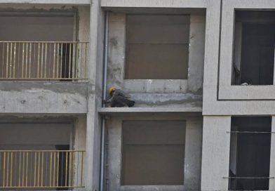 रावेत येथे बांधकामाच्या ठिकाणी झालेल्या स्फोटात कामगाराच्या पायाला गंभीर दुखापत पुणे बातम्या रावेत येथे बांधकामाच्या ठिकाणी झालेल्या स्फोटात कामगाराच्या पायाला गंभीर दुखापत पुणे बातम्या