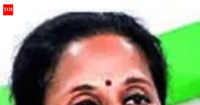 मुख्यमंत्र्यांनी पुणे सीपींना सक्तीच्या रजेवर पाठवावे : सुप्रिया