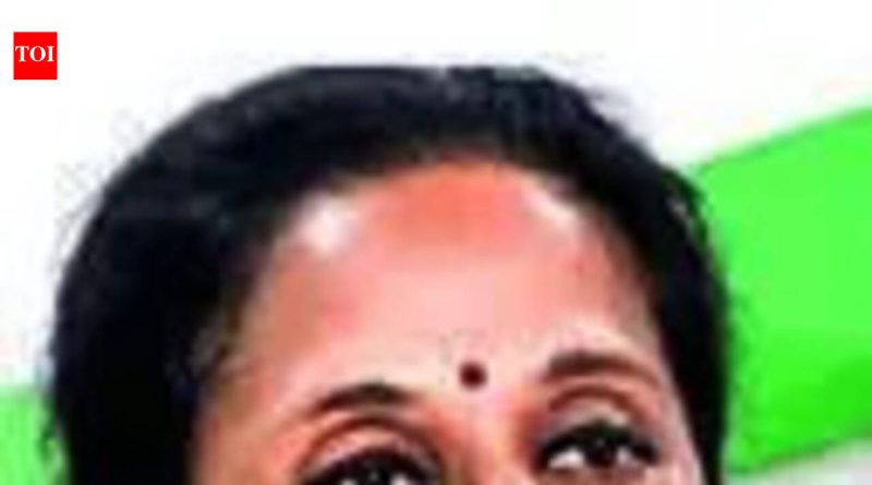 मुख्यमंत्र्यांनी पुणे सीपींना सक्तीच्या रजेवर पाठवावे : सुप्रिया मुख्यमंत्र्यांनी पुणे सीपींना सक्तीच्या रजेवर पाठवावे : सुप्रिया