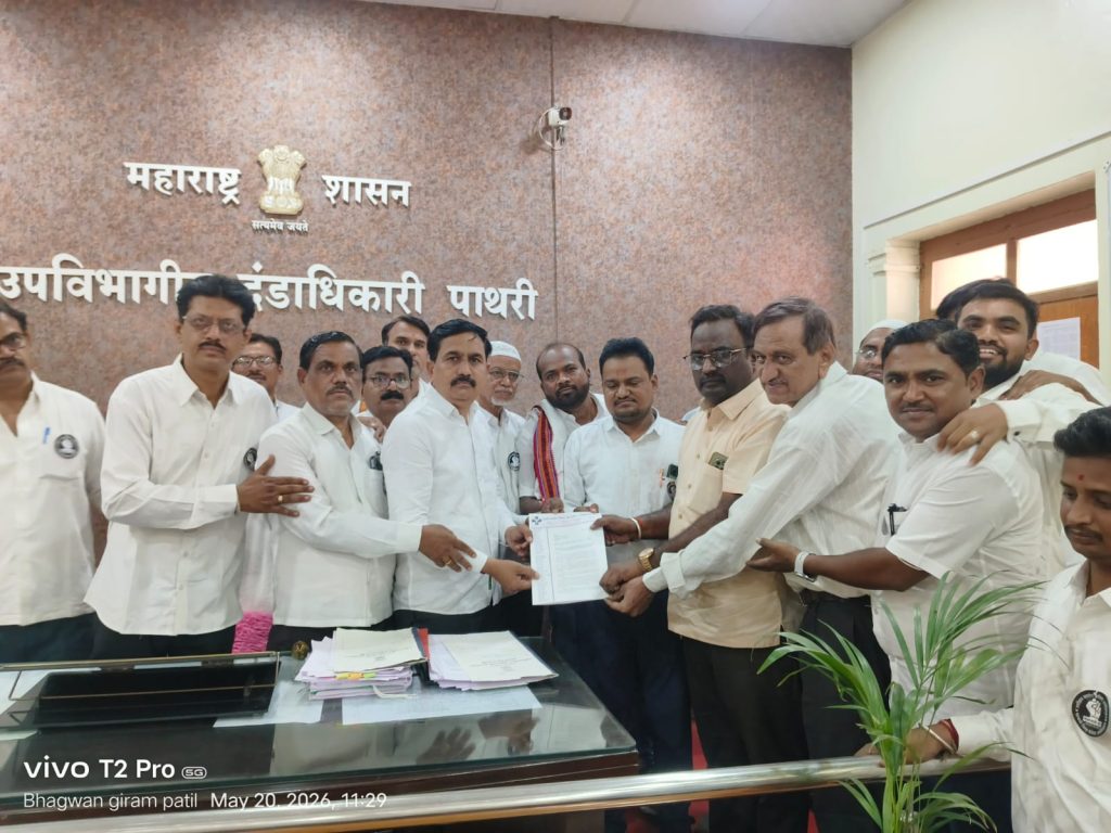 ऑनलाइन औषध विक्री धोरणाविरोधात पाथरीत केमिस्ट बांधवांचा कडकडीत बंद; उपविभागीय अधिकाऱ्यांना निवेदन सादर