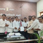ऑनलाइन औषध विक्री धोरणाविरोधात पाथरीत केमिस्ट बांधवांचा कडकडीत बंद; उपविभागीय अधिकाऱ्यांना निवेदन सादर