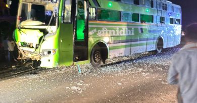 परभणी-पुणे ट्रॅव्हल्सची दुचाकीला भीषण धडक; मानवतचे ४ तरुण जागीच ठार, राहुल जिनिंगसमोरील घटना