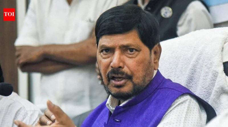 हुच कारखाने कायमस्वरूपी बंद करण्यासाठी कठोर कारवाई करावी : आठवले