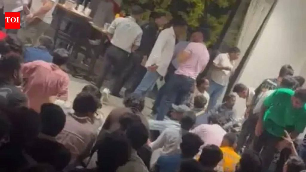 हुक्का फ्लेवर्स, गांजा, दारूवर बंदी : पुण्यात रात्री उशिरा पार्टी छाप्यात 107 पुरुष, 49 महिला ताब्यात