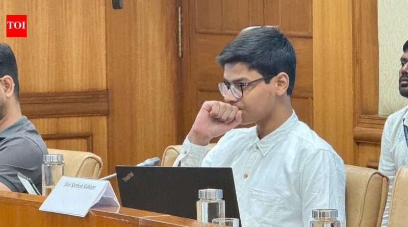 ‘कोणतेही व्हिसलब्लोअर नाही, फक्त एक विद्यार्थी विचारत आहे की लाखोंचे नुकसान का झाले’ | पुणे बातम्या ‘कोणतेही व्हिसलब्लोअर नाही, फक्त एक विद्यार्थी विचारत आहे की लाखोंचे नुकसान का झाले’ | पुणे बातम्या