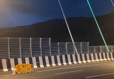 क्रॉसविंड्स हाताळण्यासाठी MSRDC eway च्या नवीन लिंक ब्रिजवर पवन अडथळे बसवते क्रॉसविंड्स हाताळण्यासाठी MSRDC eway च्या नवीन लिंक ब्रिजवर पवन अडथळे बसवते