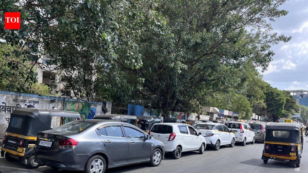 इंधनाच्या वाढत्या किमतींमध्ये, सीएनजी स्थानकांवरील लांबच लांब रांगा त्रास वाढवतात | पुणे बातम्या